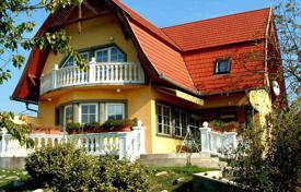دو خانه بهم چسبیده – Balatonföldvár, Somogy, مجارستان. 314,000 €