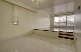 12غرفة  دو خانه بهم متصل نورث یورک, کانادا. C$1,290,000