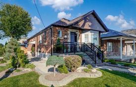 خانه  – York, تورنتو, انتاریو,  کانادا. C$1,602,000