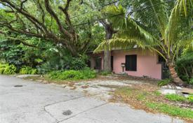دو خانه بهم چسبیده – میامی, فلوریدا, ایالات متحده آمریکا. 1,474,000 €