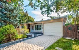 خانه  – نورث یورک, تورنتو, انتاریو,  کانادا. C$1,377,000