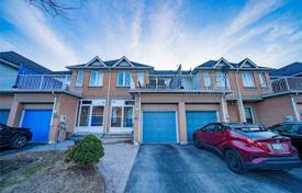  دو خانه بهم متصل – اسکاربرو، تورنتو, تورنتو, انتاریو,  کانادا. C$1,024,000