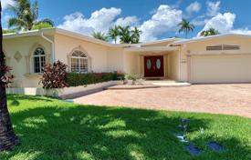 دو خانه بهم چسبیده – Surfside, فلوریدا, ایالات متحده آمریکا. $1,590,000