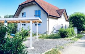 17غرفة ویلا  443 متر مربع Adlešiči, اسلوونی. 575,000 €