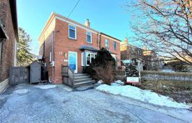  دو خانه بهم متصل – Etobicoke, تورنتو, انتاریو,  کانادا. C$1,442,000