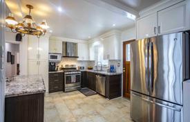 11غرفة خانه  اسکاربرو، تورنتو, کانادا. C$1,576,000