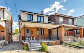 خانه  – Dufferin Street, تورنتو, انتاریو,  کانادا. C$1,247,000