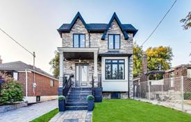 خانه  – East York, تورنتو, انتاریو,  کانادا. C$1,956,000
