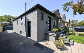 خانه  – Etobicoke, تورنتو, انتاریو,  کانادا. C$1,681,000