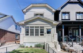 خانه  – East York, تورنتو, انتاریو,  کانادا. C$1,033,000