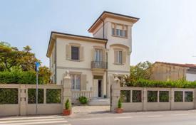 18غرفة ویلا  Viareggio, ایتالیا. 1,300,000 €