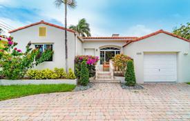 دو خانه بهم چسبیده – Surfside, فلوریدا, ایالات متحده آمریکا. $825,000