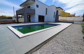 4غرفة خانه  230 متر مربع Labin, کرواسی. 465,000 €