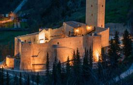 قلعه  – Foligno, Umbria, ایتالیا. 6,200 € هفته ای