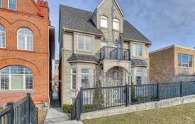  دو خانه بهم متصل – Etobicoke, تورنتو, انتاریو,  کانادا. C$1,471,000