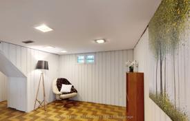 7غرفة خانه  East York, کانادا. C$1,077,000