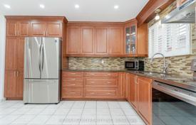 8غرفة خانه  اسکاربرو، تورنتو, کانادا. C$1,293,000