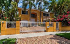 دو خانه بهم چسبیده – میامی, فلوریدا, ایالات متحده آمریکا. 1,303,000 €