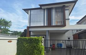 دو خانه بهم چسبیده – پاتایا, Chonburi, تایلند. $121,000