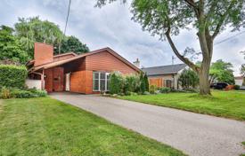 خانه  – Etobicoke, تورنتو, انتاریو,  کانادا. C$1,258,000