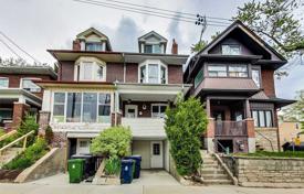  دو خانه بهم متصل – Woodbine Avenue, تورنتو, انتاریو,  کانادا. C$1,263,000
