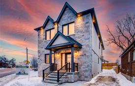 خانه  – East York, تورنتو, انتاریو,  کانادا. C$2,049,000