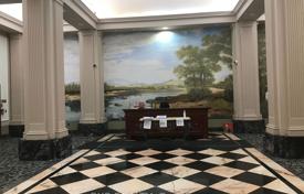 10غرفة آپارتمان  اسکاربرو، تورنتو, کانادا. C$937,000