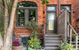  دو خانه بهم متصل – Logan Avenue, تورنتو, انتاریو,  کانادا. C$2,337,000