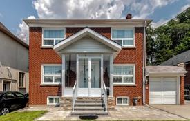 خانه  – East York, تورنتو, انتاریو,  کانادا. C$1,267,000