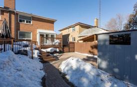  دو خانه بهم متصل – نورث یورک, تورنتو, انتاریو,  کانادا. C$1,447,000