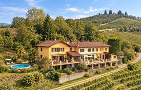 8غرفة دو خانه بهم چسبیده Cuneo, ایتالیا. 395,000 €