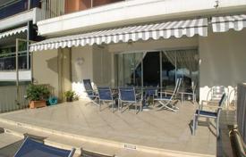 4غرفة آپارتمان  کروآزت, فرانسه. Price on request