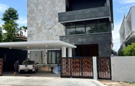 دو خانه بهم چسبیده – Bang Sue, Bangkok, تایلند. $1,438,000