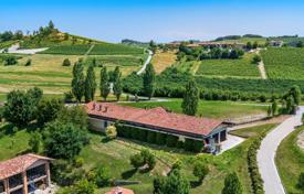 6غرفة عمارت  Cuneo, ایتالیا. 1,600,000 €