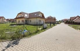  دو خانه بهم متصل – استان بوهم مرکزی, جمهوری چک. 298,000 €