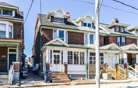  دو خانه بهم متصل – Bathurst Street, تورنتو, انتاریو,  کانادا. C$1,907,000
