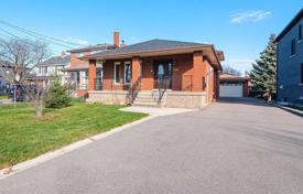 خانه  – نورث یورک, تورنتو, انتاریو,  کانادا. C$1,610,000