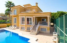 دو خانه بهم چسبیده – کالپ, والنسیا, اسپانیا. 3,150 € هفته ای
