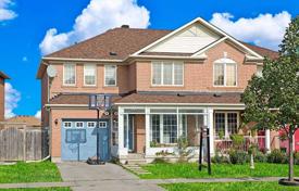  دو خانه بهم متصل – اسکاربرو، تورنتو, تورنتو, انتاریو,  کانادا. C$984,000