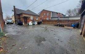 6غرفة خانه  York, کانادا. C$2,079,000