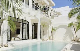 3غرفة ویلا  284 متر مربع South Kuta, اندونزی. $670,000