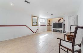 6غرفة خانه  Etobicoke, کانادا. C$1,251,000