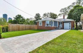 خانه  – Etobicoke, تورنتو, انتاریو,  کانادا. C$1,563,000