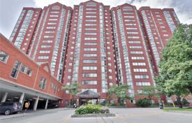 3غرفة آپارتمان  Eglinton Avenue East, کانادا. C$976,000