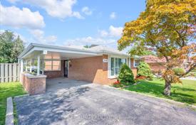 7غرفة خانه  Etobicoke, کانادا. C$1,410,000