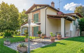 9غرفة کاخ  221 متر مربع Arezzo, ایتالیا. 800,000 €