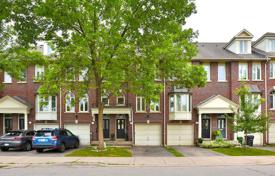 3غرفة  دو خانه بهم متصل Etobicoke, کانادا. C$1,272,000