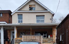 8غرفة خانه  York, کانادا. C$1,680,000