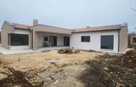 3غرفة خانه  137 متر مربع Raša, کرواسی. 520,000 €