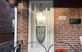 خانه  – Lansdowne Avenue, Old Toronto, تورنتو,  انتاریو,   کانادا. C$2,122,000